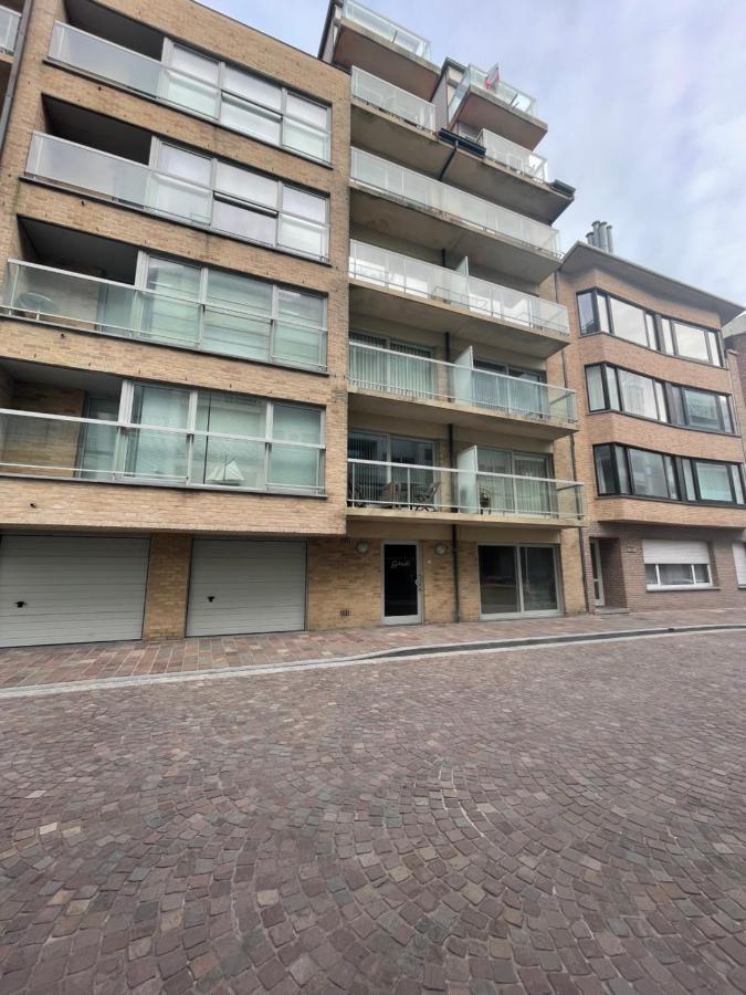 Penthousestudio Gaudi Met Zonneterras En Zicht Op Zee Appartamento Nieuwpoort Esterno foto