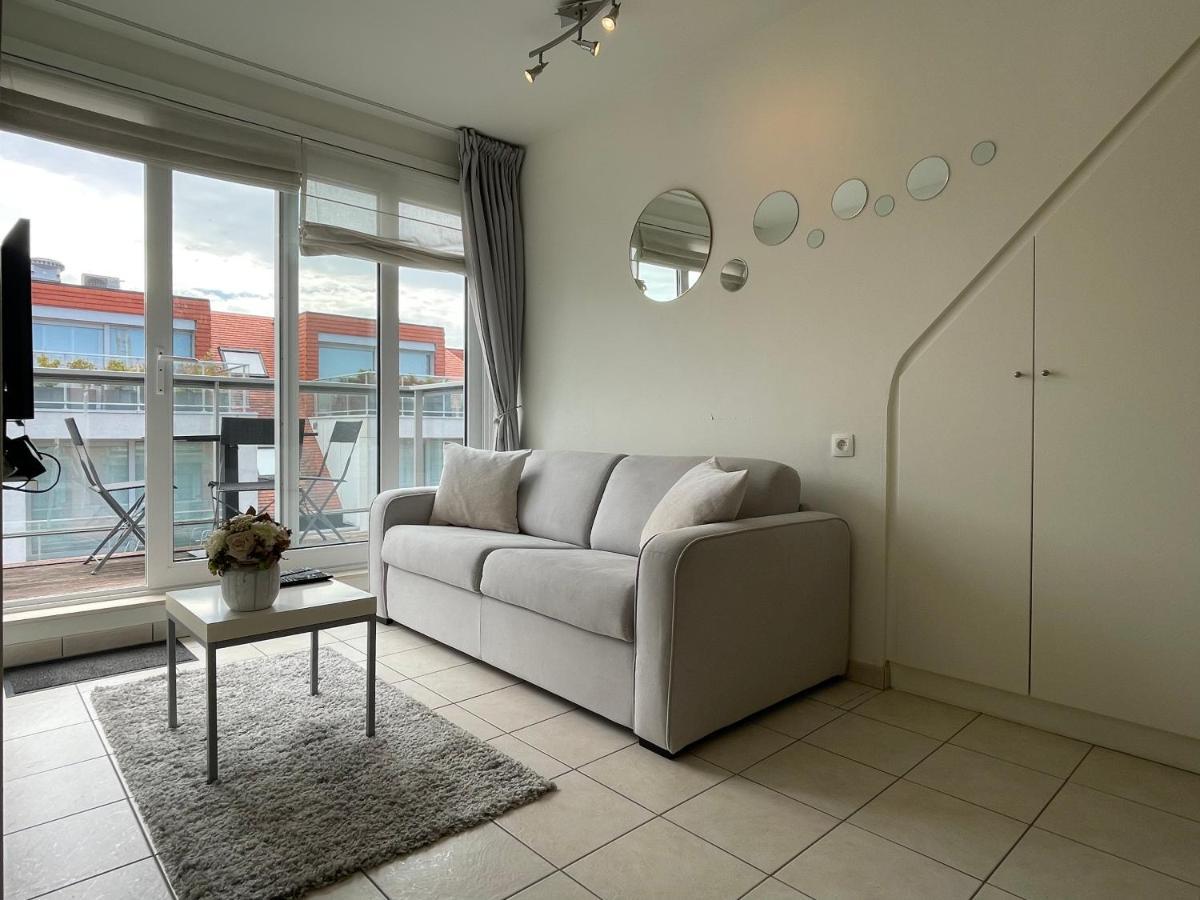 Penthousestudio Gaudi Met Zonneterras En Zicht Op Zee Appartamento Nieuwpoort Esterno foto